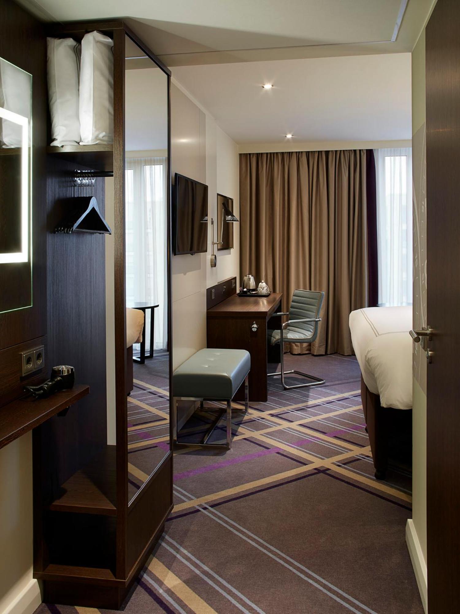 Premier Inn Frankfurt Messe Frankfurt pe Main Exterior foto